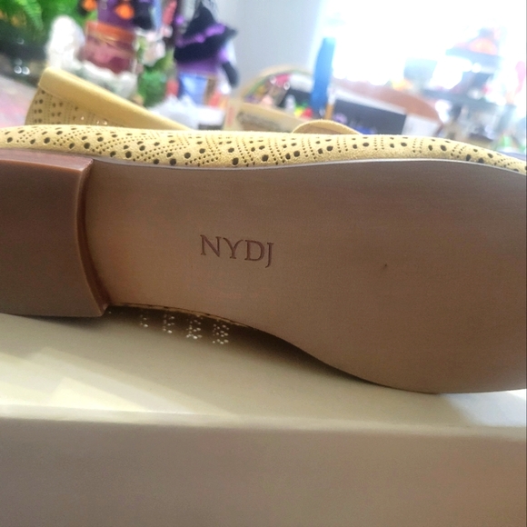 NYDJ Ladies Perforated Loafers Denver Suede - HONEY Gold Size 8 - Picture 4 of 5